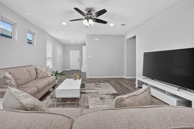 Building Photo - 105 Drifter Ln