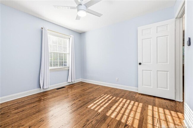 Building Photo - 325 Northview Dr