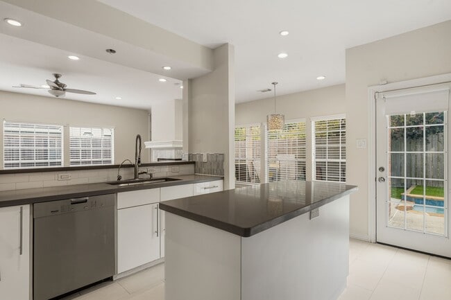 Building Photo - 14207 Woodville Gardens Dr