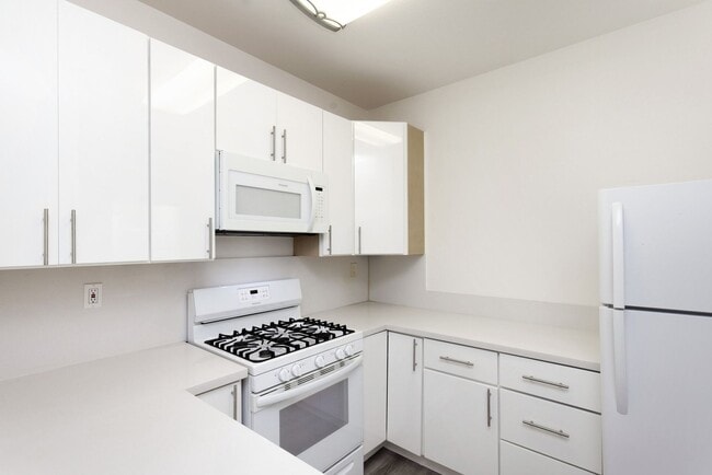 Building Photo - 1524 1st Ave