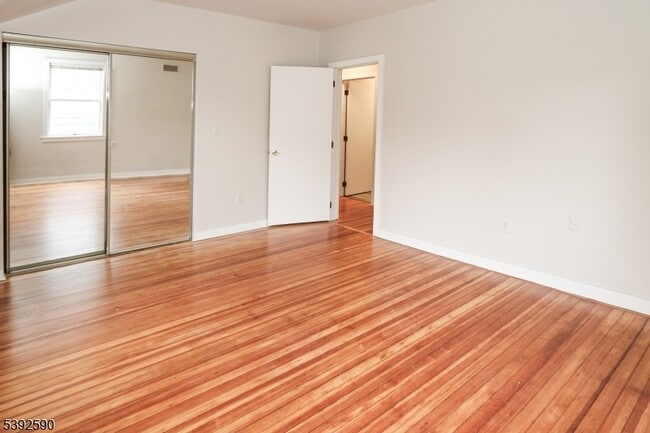 Building Photo - 24 Montague Pl