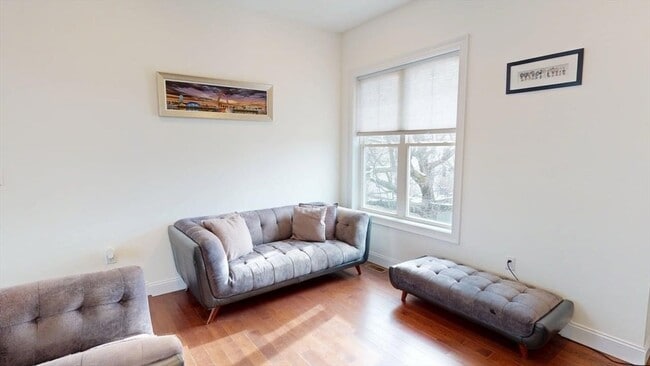 Building Photo - 4 Market St