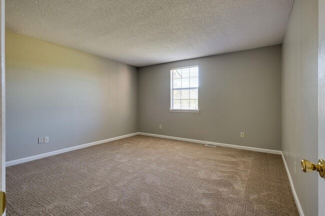 Building Photo - 1301 Neelys Bend Rd