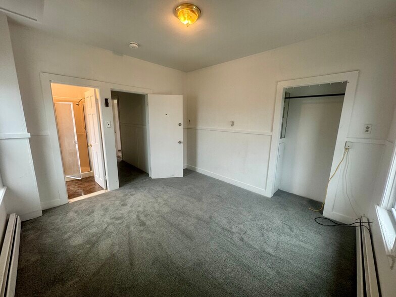 Building Photo - 61 John St