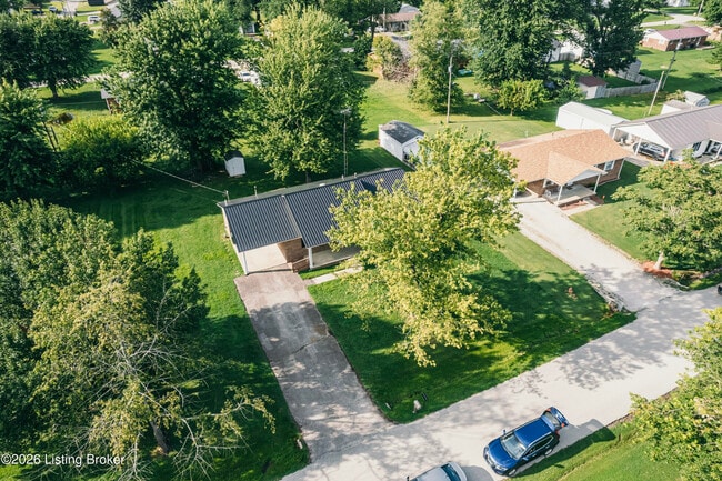 Building Photo - 309 E 6th St