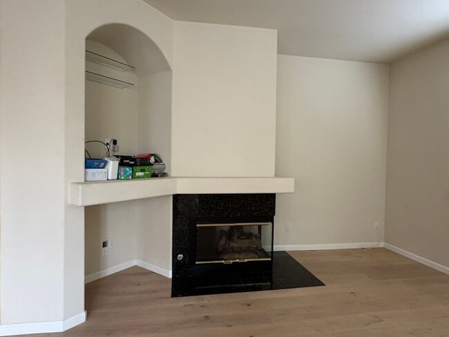 Building Photo - Skyhawk Single Level Beauty