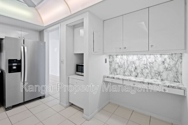 Building Photo - 2425 Presidential Way