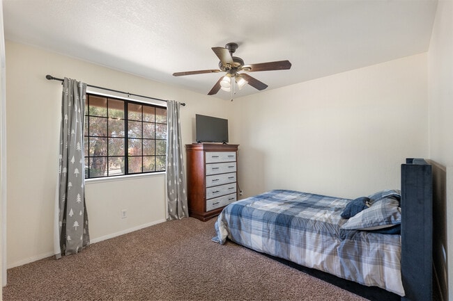 Building Photo - 57731 San Tropeze Dr