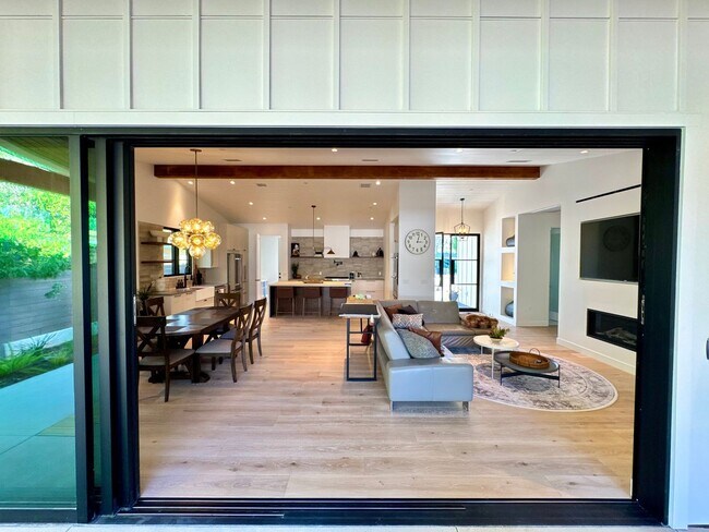 Building Photo - 1910 Raymond Ln