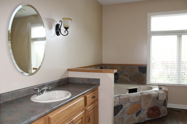 Building Photo - 1114 Pathfinder Cove