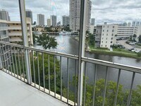 Building Photo - 2930 Point E Dr