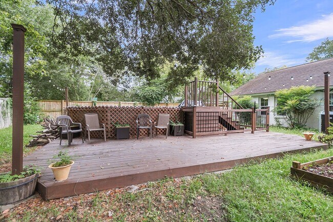 Building Photo - Charming Updated Home with Designer Kitche...