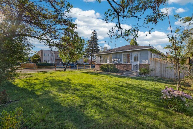 Building Photo - Welcome to Reno Nevada’s Biggest Little BnB !!