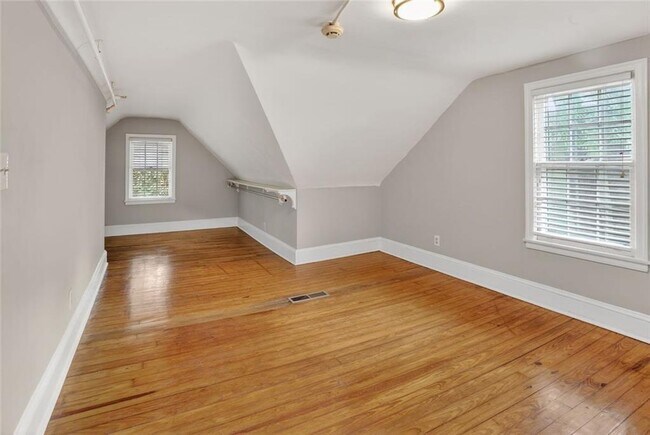 Building Photo - 2728 Winburn Terrace