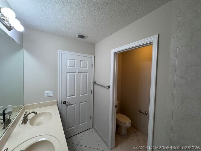 Building Photo - 11239 SW Barton Way
