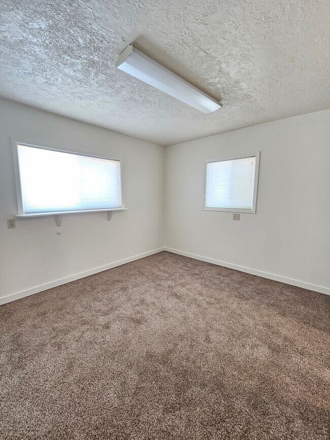 Building Photo - 3 BONUS ROOMS for Office, Art and Play roo...