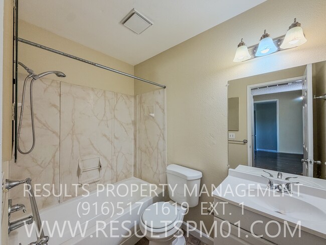 Building Photo - Adorable 2 bedroom duplex