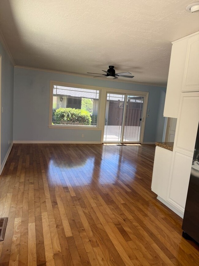Building Photo - 5447 Anselmo Ct
