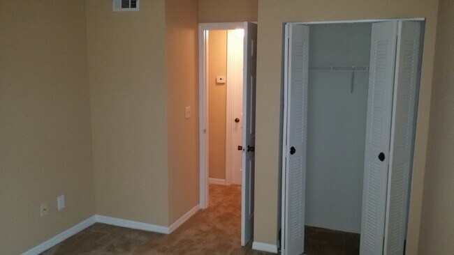 Building Photo - Venetian Place -  833