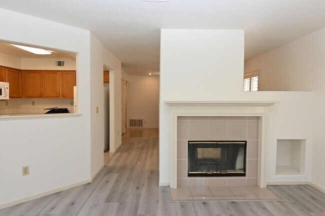 Building Photo - 2 story home, gated community, near Shops ...