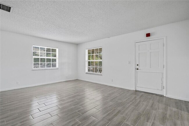 Building Photo - 3100 Coral Springs Dr