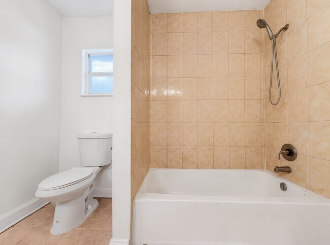 Building Photo - Annual rental offering privacy and space on 1.14 acres in Naples!