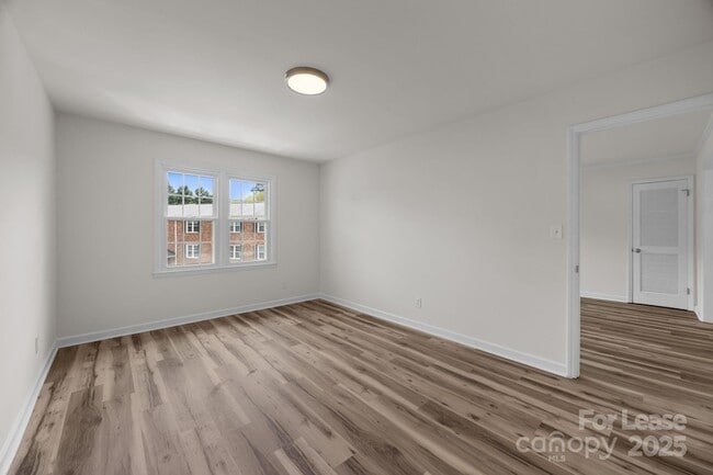 Building Photo - 922 McAlway Rd