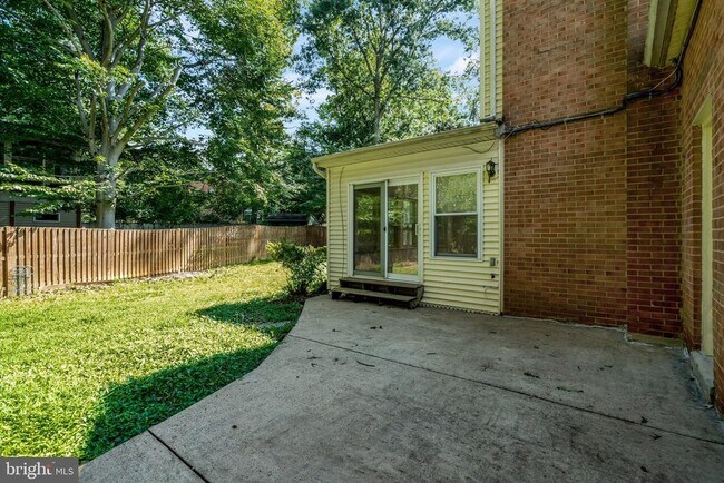 Building Photo - 8916 Braeburn Dr