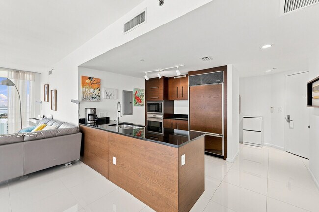 Building Photo - 465 Brickell Ave