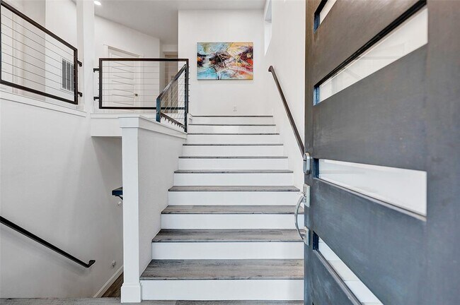 Building Photo - 5006 Golden Forest Dr