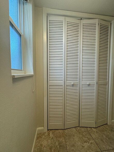 Building Photo - 637 Harwood St