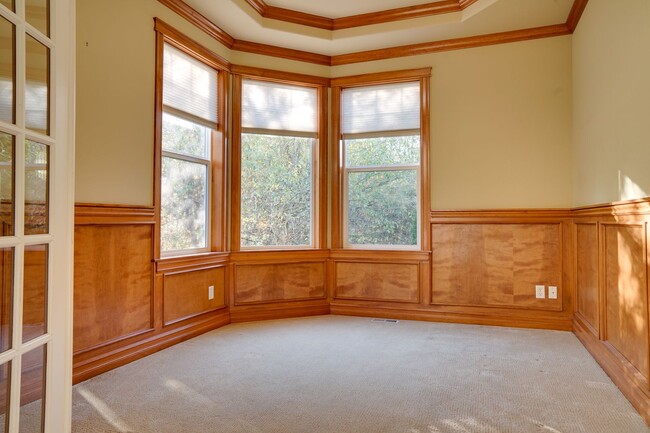 Building Photo - Kent Easthill 2 Story