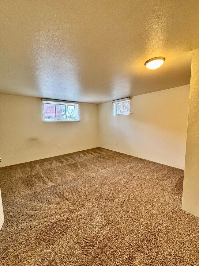 Building Photo - Expansive 5-Bedroom Home with Modern Comfort & Flexible Living Space! Available Now!!