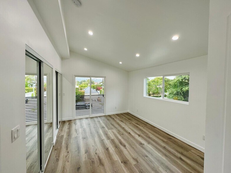 Building Photo - 8916 Whitworth Dr