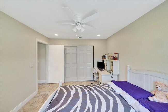 Building Photo - 22471 Grouper Ct