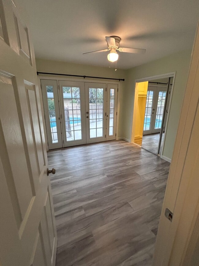 Building Photo - 9320 Yolanda Ave