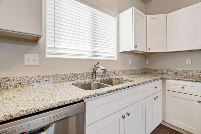 Building Photo - Modern 3bd Home Near Peterson AFB on Power...