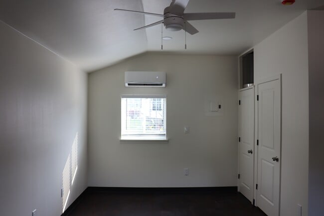 Building Photo - 801 Silver Creek Azle Rd