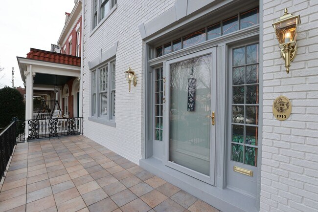 Building Photo - -- AVAILABLE 05/26/2026 -- MUSEUM DISTRICT CHARMER! 2 CAR GARAGE