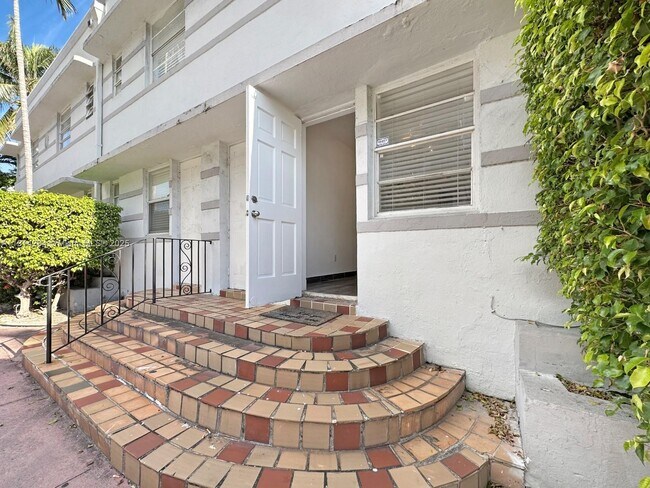 Building Photo - 901 Euclid Ave