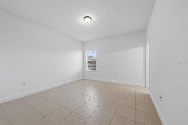 Building Photo - 304 Begonia Ct