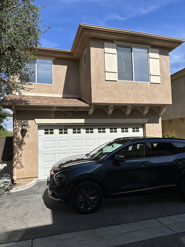 Building Photo - 10025 Topanga Canyon Blvd