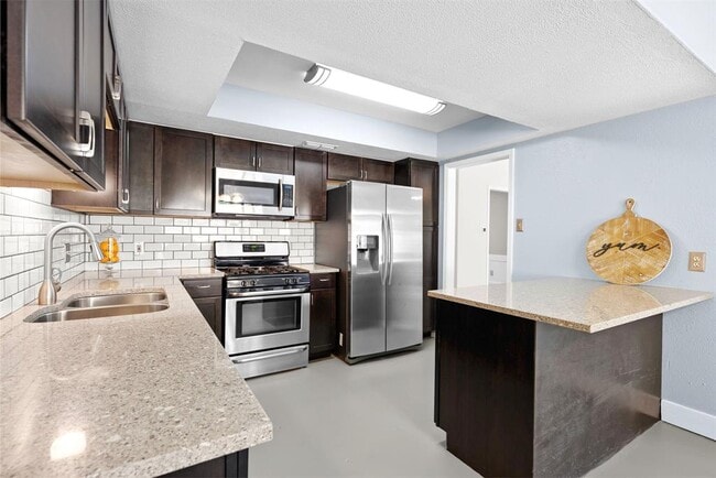 Building Photo - 1702 Coturnix Dr