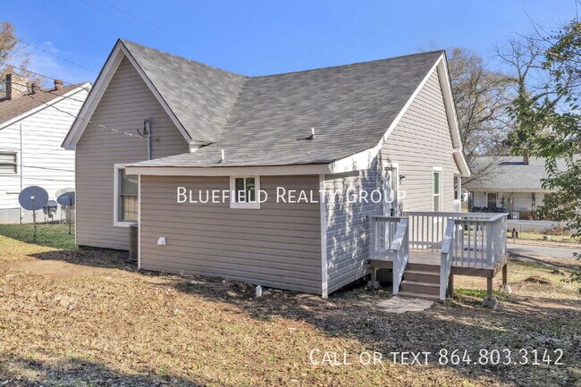 Building Photo - 307 B St