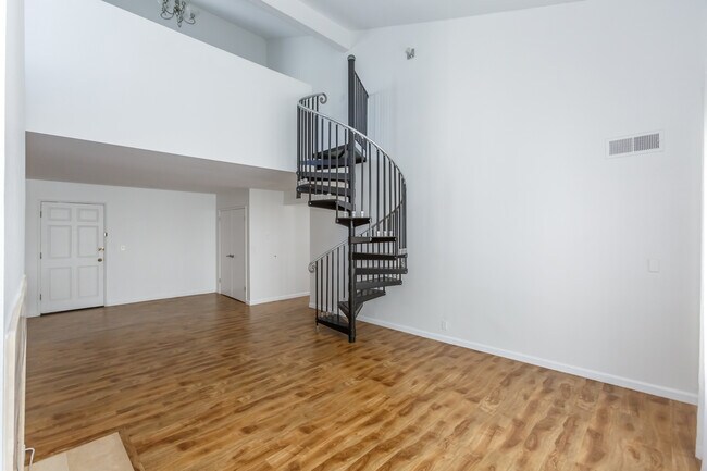 Building Photo - 1738 S Bentley Ave