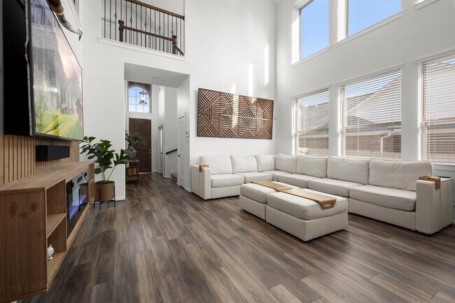 Building Photo - 9871 Twin Shores Dr