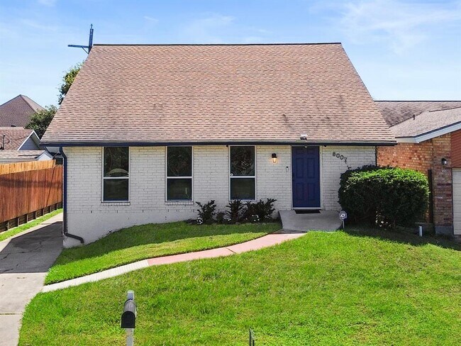 Building Photo - 8007 Beluche Dr