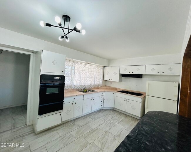 Building Photo - 521 Balboa Rd