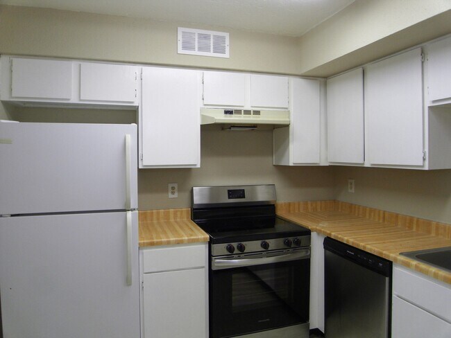 Building Photo - 2011 Spenwick Dr