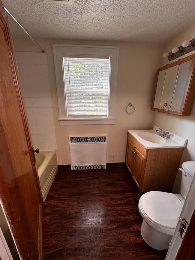 Building Photo - 453 E Kline St